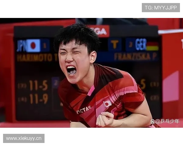 张本智和拎着超市袋子，手腕上的那块表让我笑着心酸