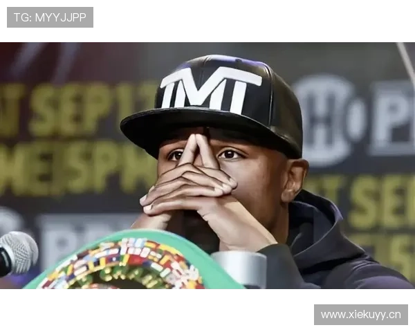 梅威瑟戴着钻表排队买街边小吃，这反差笑得我停不下来